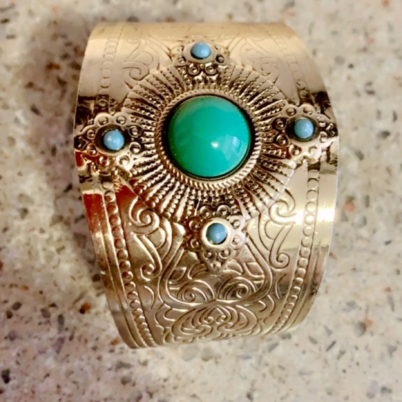 Clasp on bracelet - Picture 2 of 6